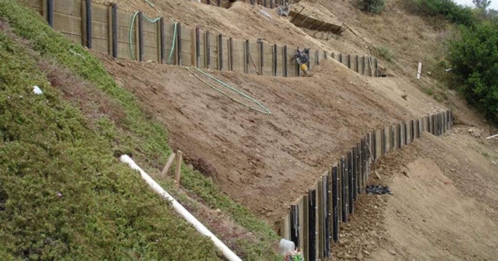 Yüksek Eğimli Arazilerde İstinat Duvarı Gerekliliği ve Riskleri