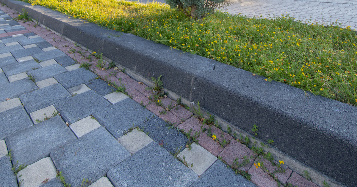 Bordür Taşı Nedir? Yol ve Bahçelerde Ne İşe Yarar?