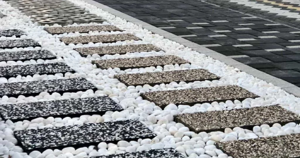 Bahçe Yolu Tasarımında Adım Taşı Kullanımı