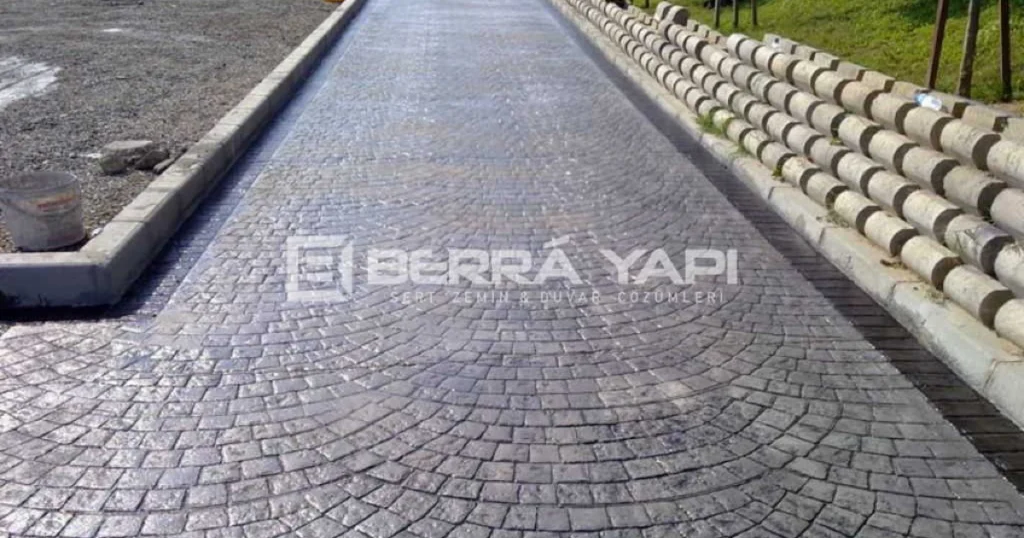 Baskı Beton Fiyatları 2026: Metrekare Maliyeti Neye Göre Değişir?