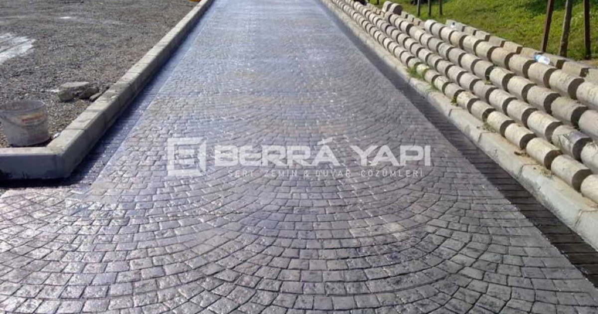 Baskı Beton Fiyatları 2026: Metrekare Maliyeti Neye Göre Değişir?